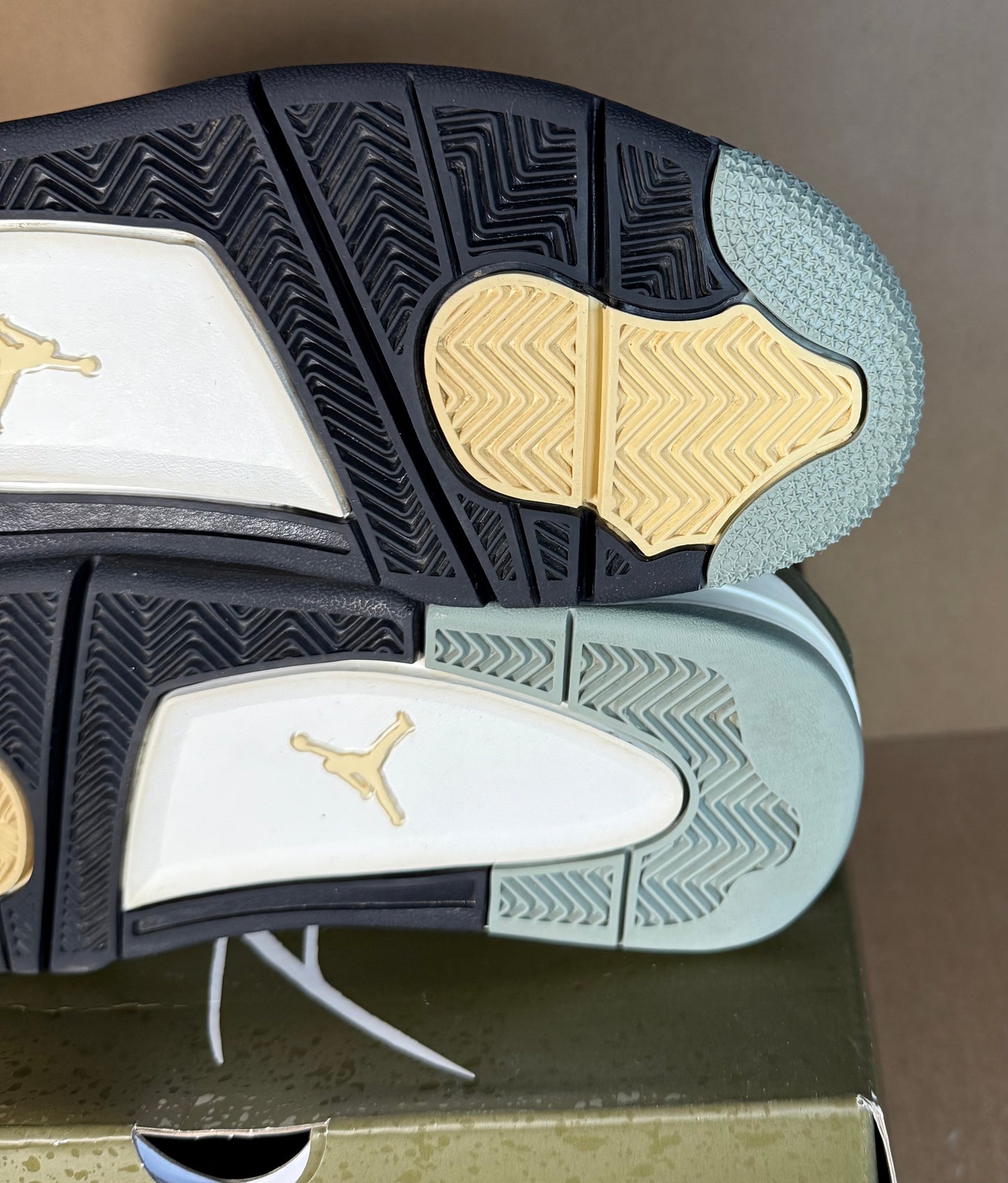 Jordan 4 (Olive) pre loved uk 7