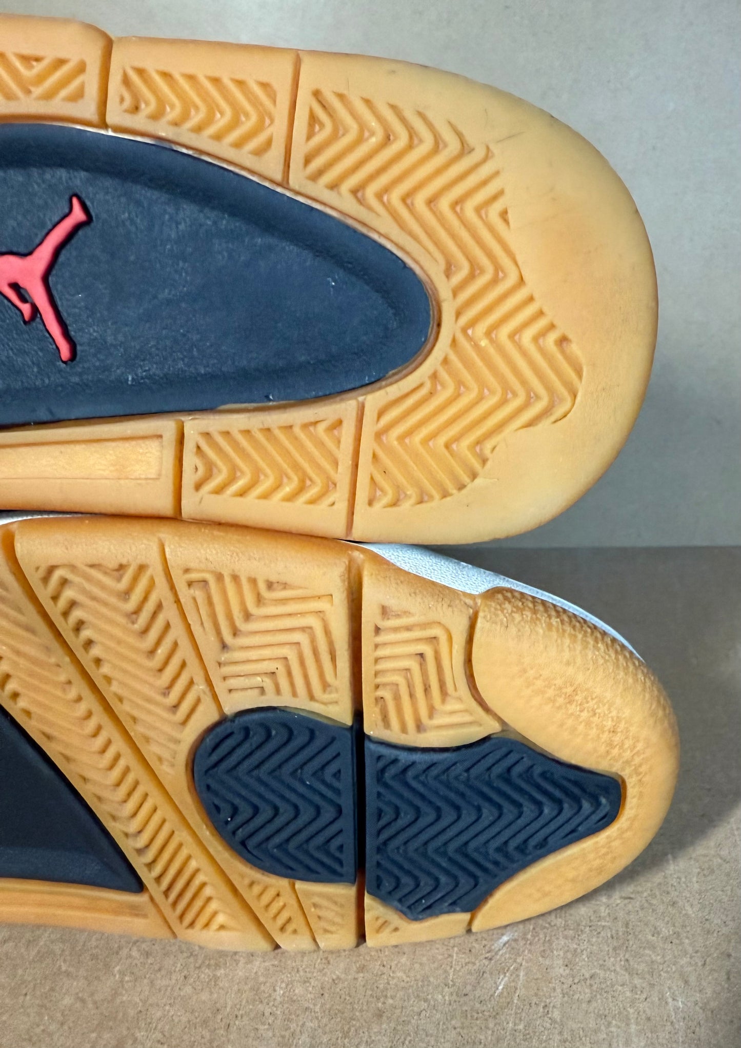 Jordan 4 (Levi) pre loved uk 8.5