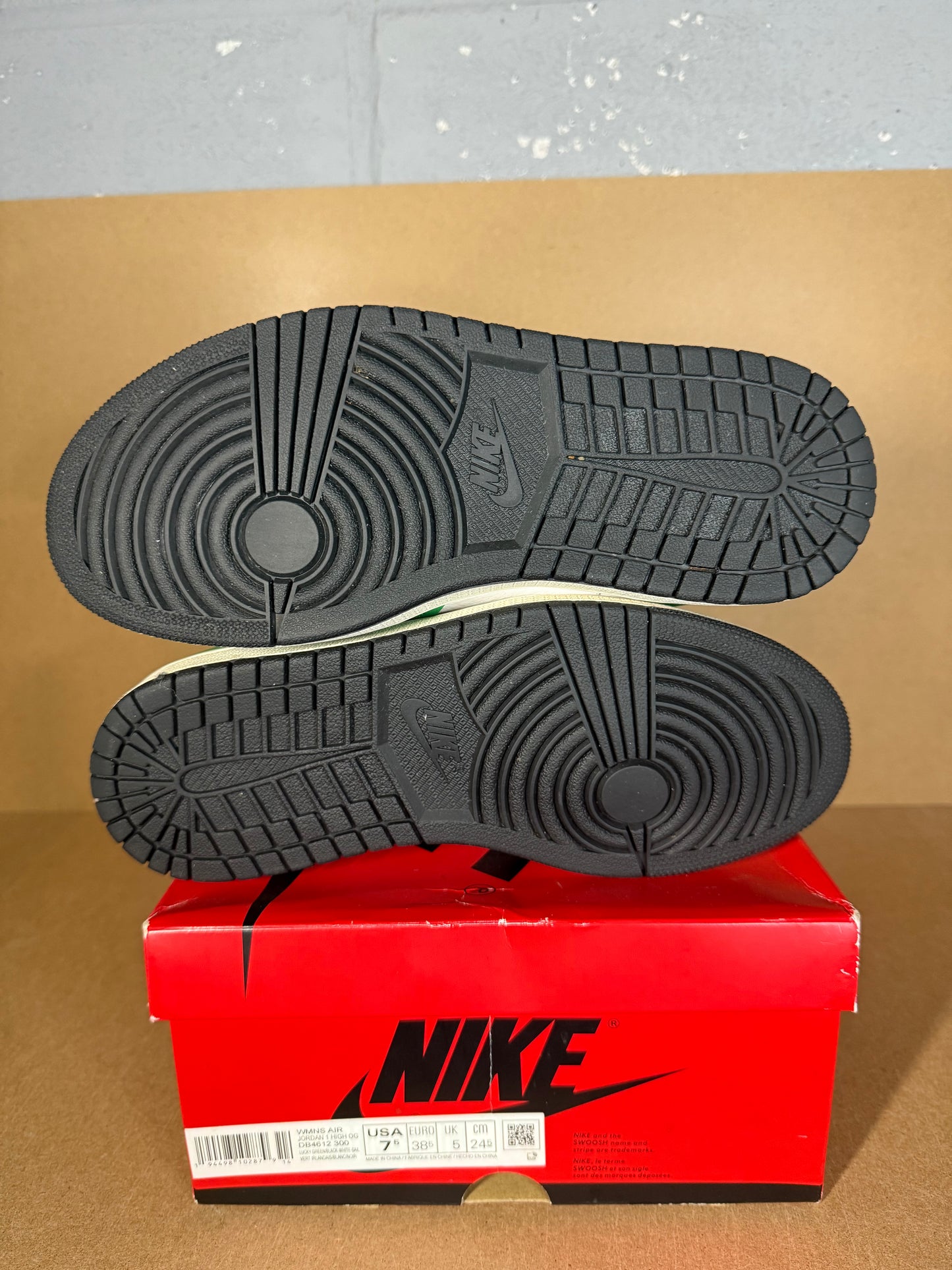 Jordan 1 high (Lucky Green) pre loved uk 5