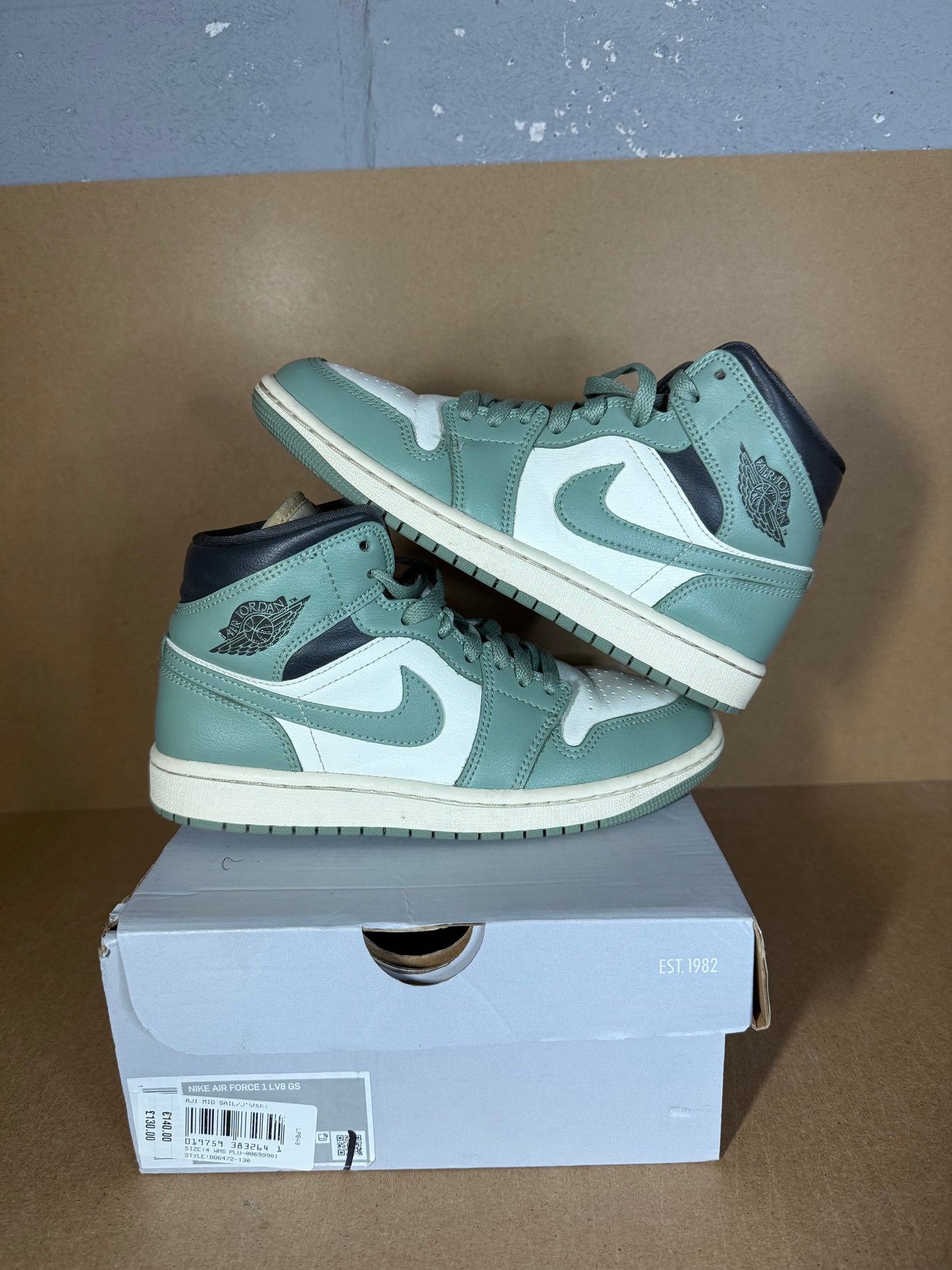 Jordan 1 mid pre loved uk 4