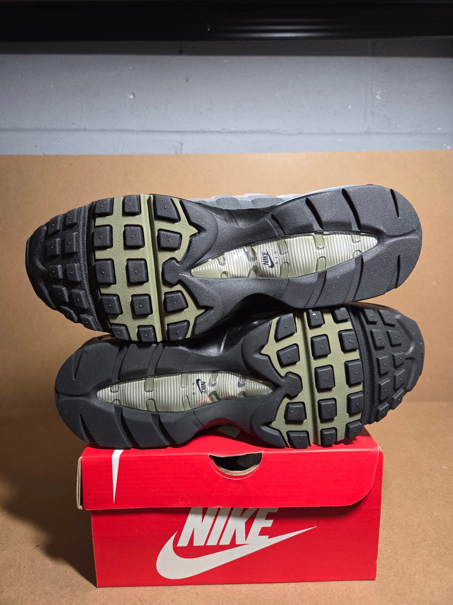 NIKE AIR MAX 95 BIG BUBBLE Black/Medium Olive-White