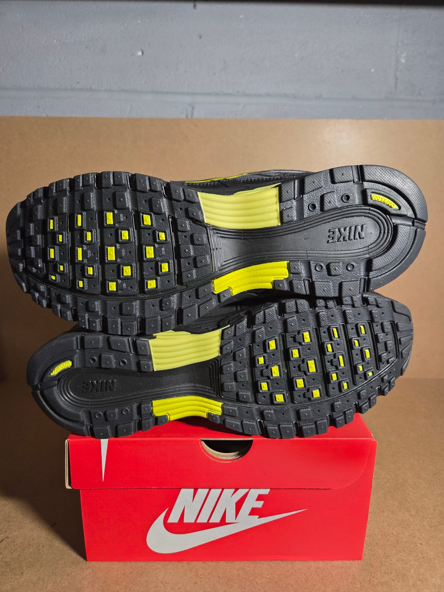 NIKE P-6000 Anthracite/Black-High Voltage