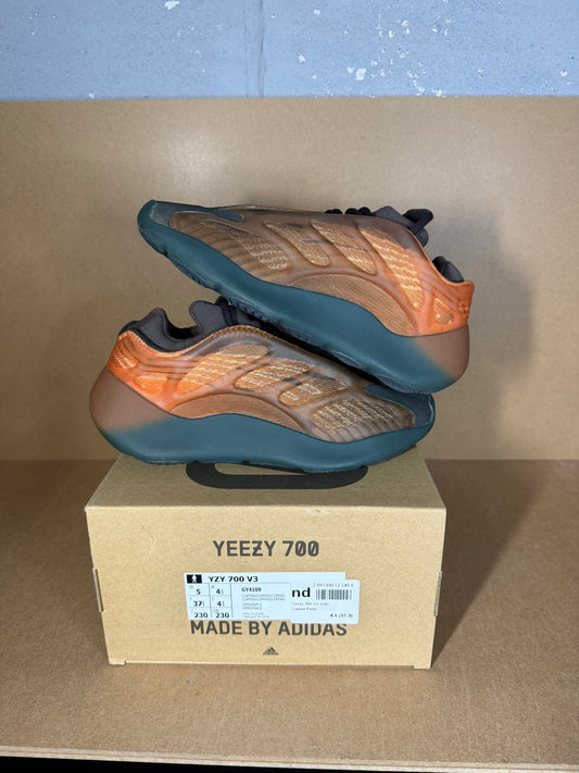 Yeezy 700 pre loved uk 4