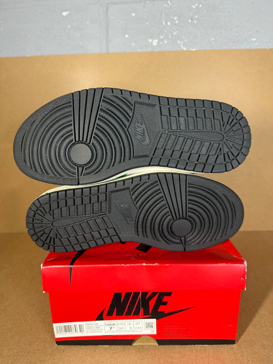 Jordan 1 high (Lucky Green) pre loved uk 5