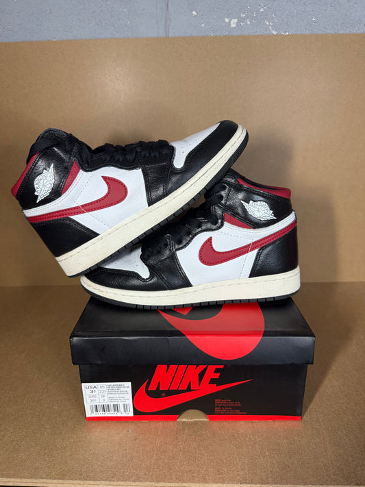 Jordan 1 Mid (Gym Red) pre loved uk 3