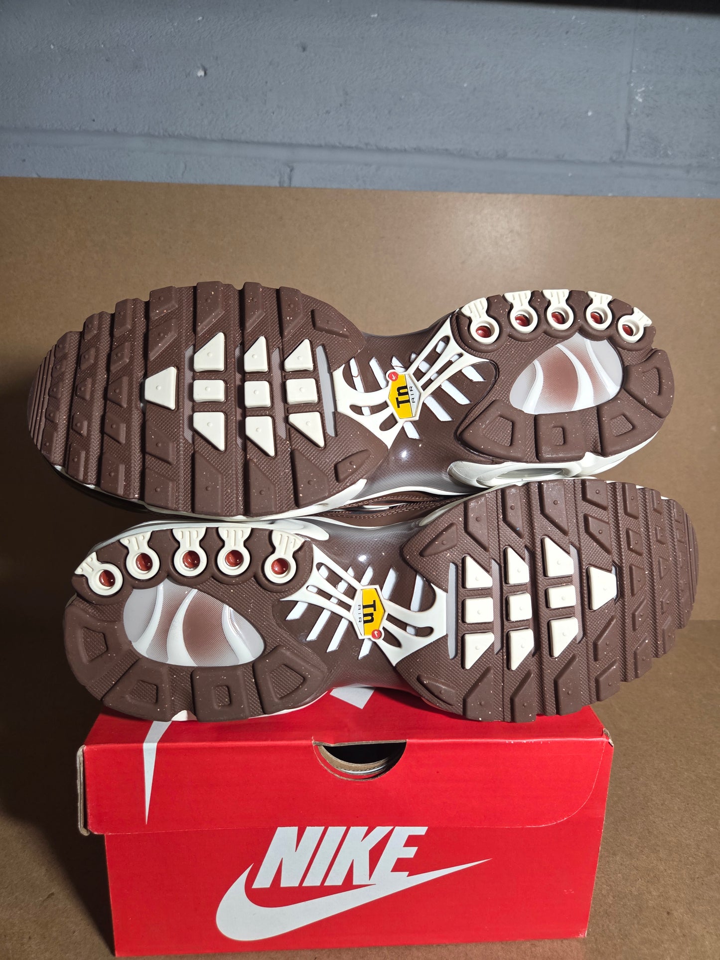 AIR MAX PLUS Fauna Brown/Soft Pearl