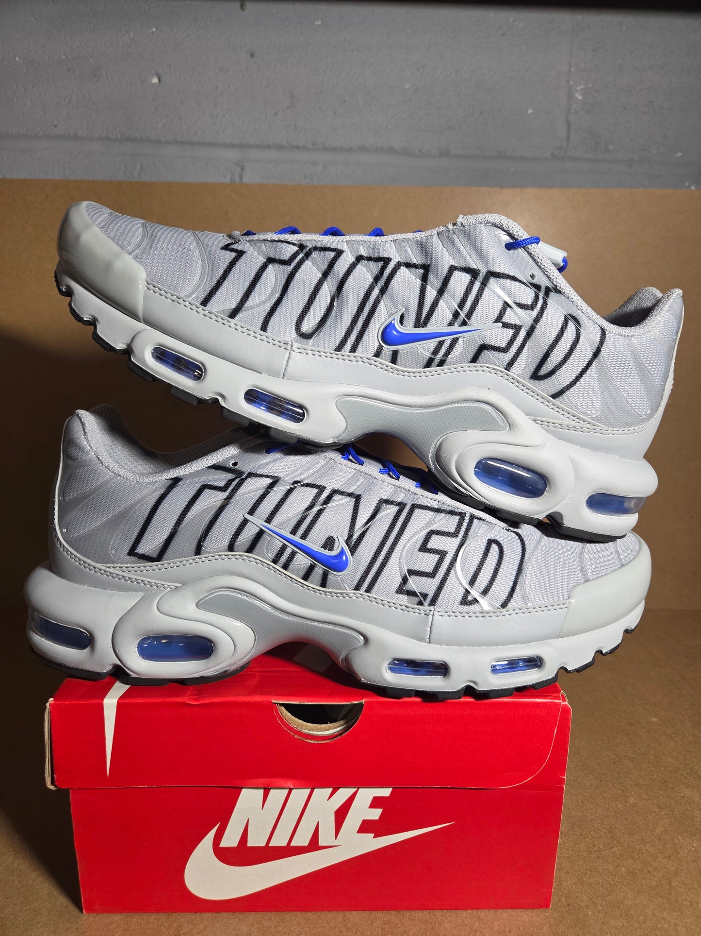 NIKE AIR MAX PLUS Wolf Grey/Racer Blue