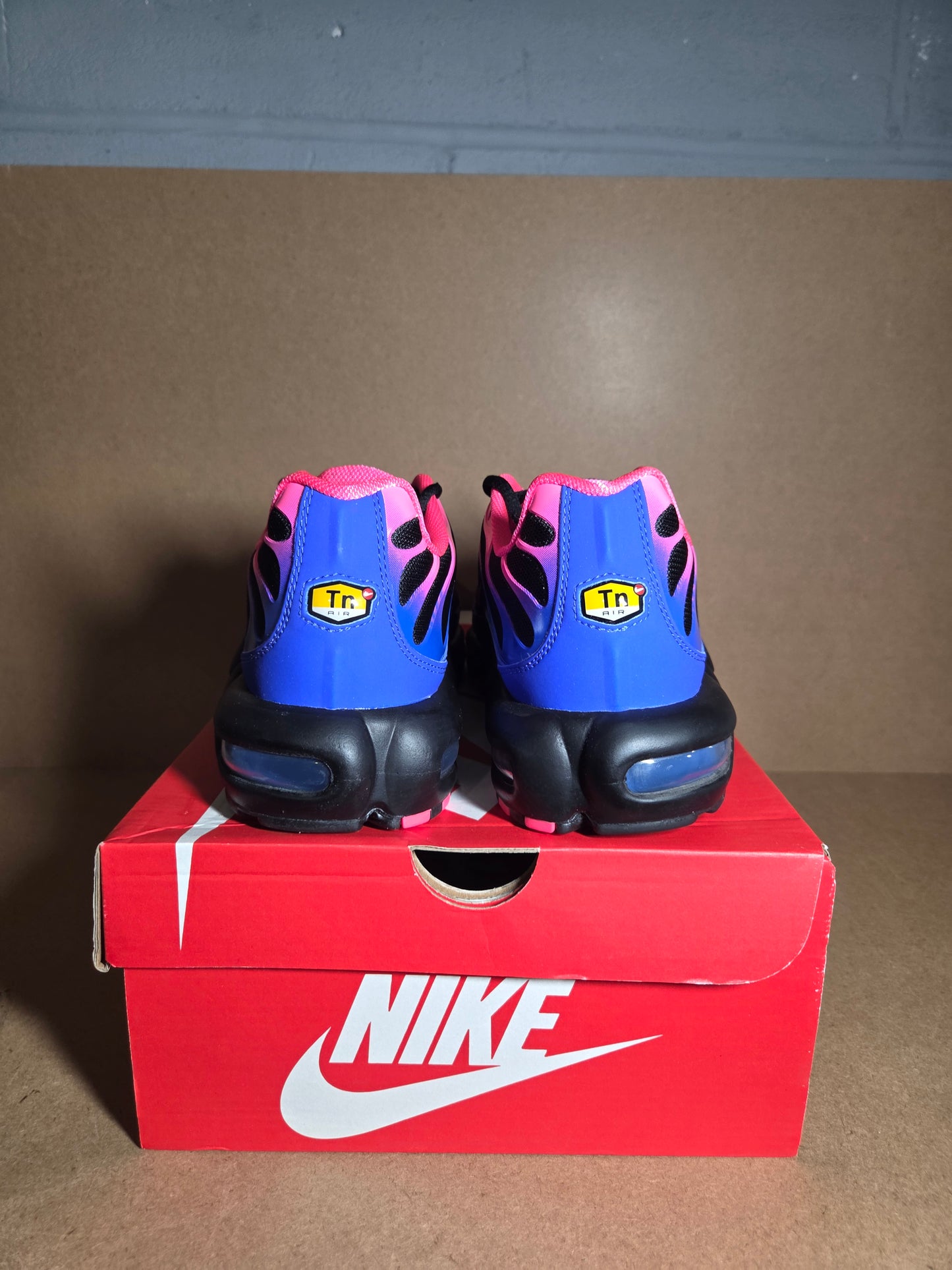 AIR MAX PLUS Black/Hyper Pink-Racer Blue