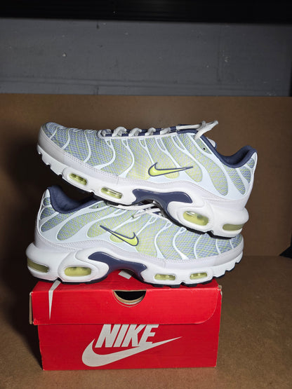 NIKE AIR MAX PLUS Pebble Grey/Lime-Steel-White