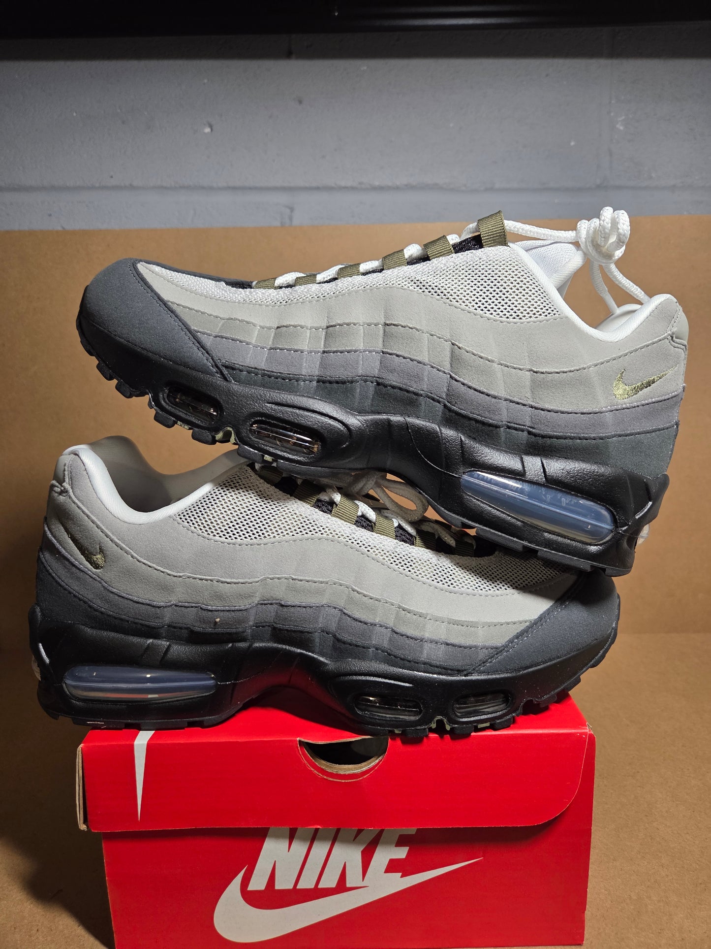 NIKE AIR MAX 95 BIG BUBBLE Black/Medium Olive-White