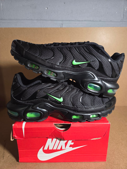 NIKE AIR MAX PLUS