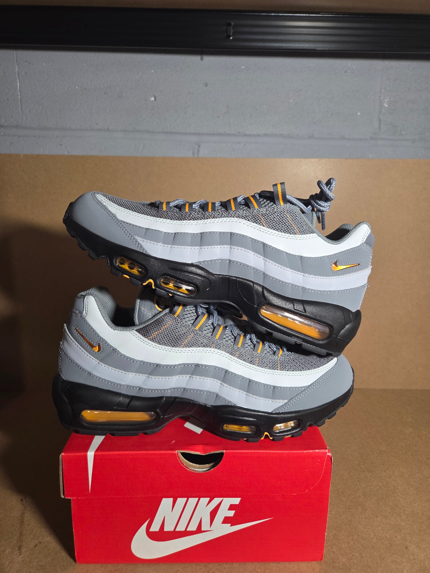 NIKE AIR MAX 95 Cool Grey/Sundial-Wolf Grey