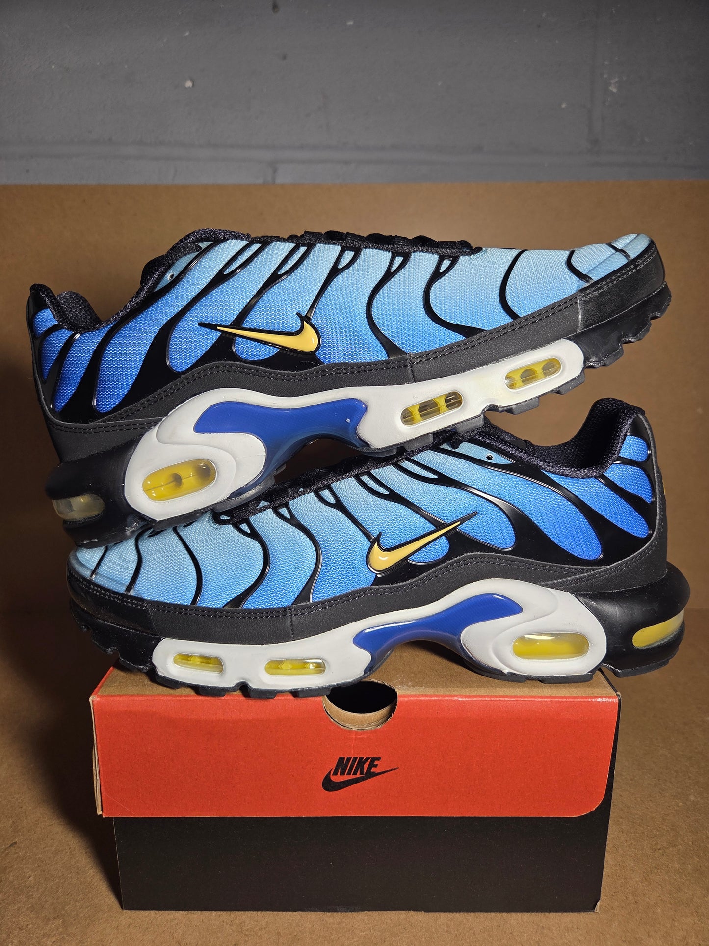 NIKE AIR MAX PLUS OG Black/Chamois-Sky Blue